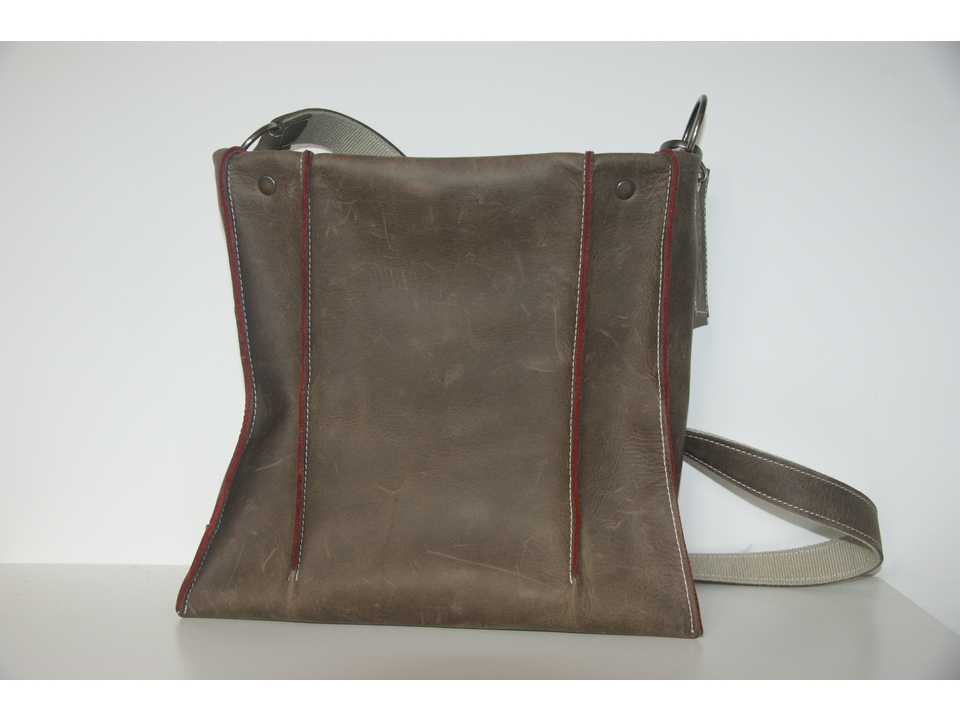 taupe-rood
